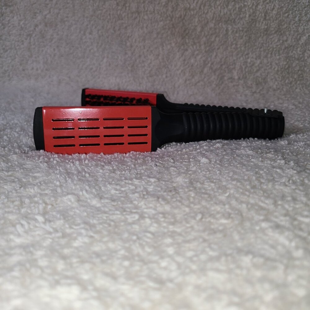 Clamp Red/Black Straightening Hairbrush - Picture 2 of 5